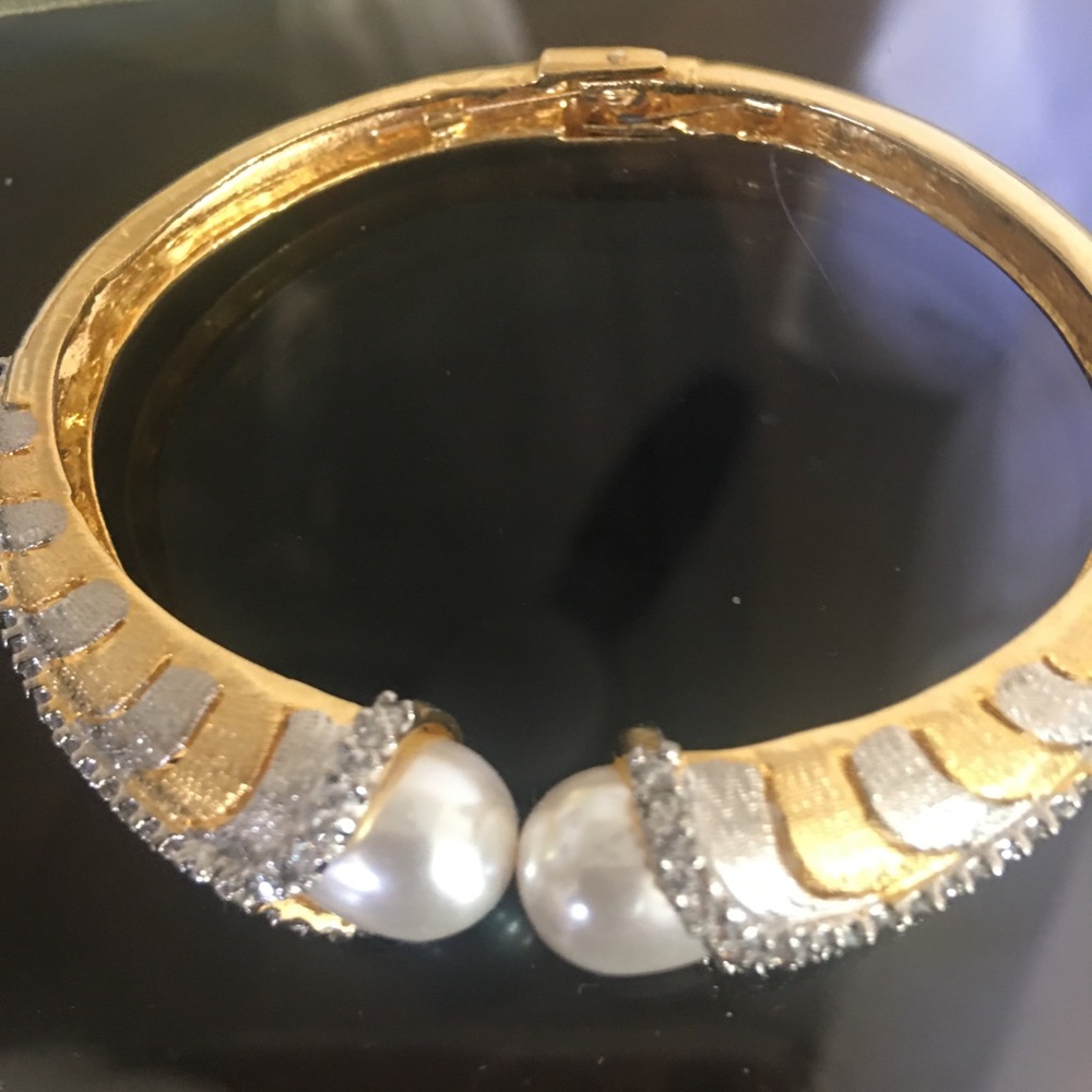 Gold and pearl bracelet